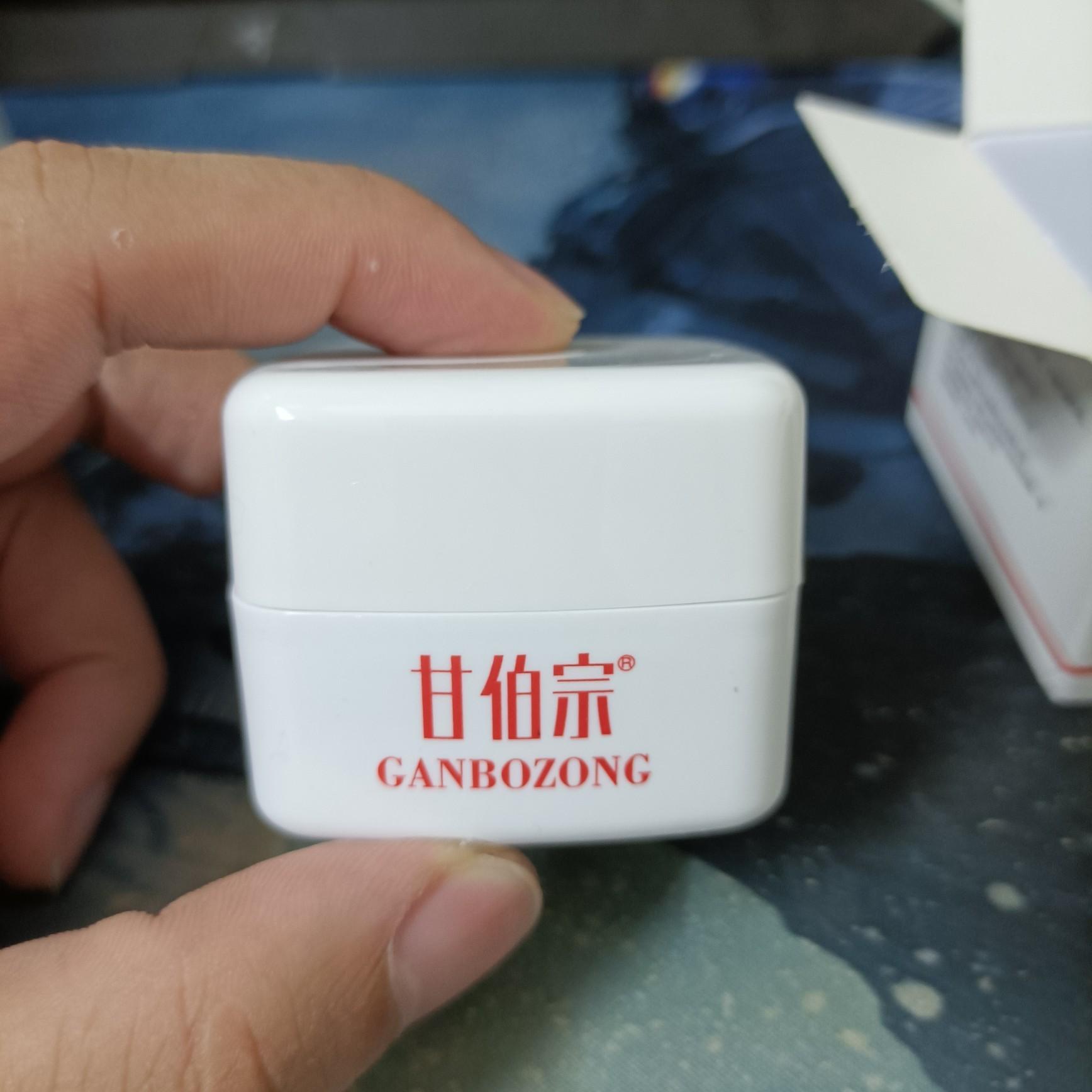 荨麻疹图片和症状湿疹